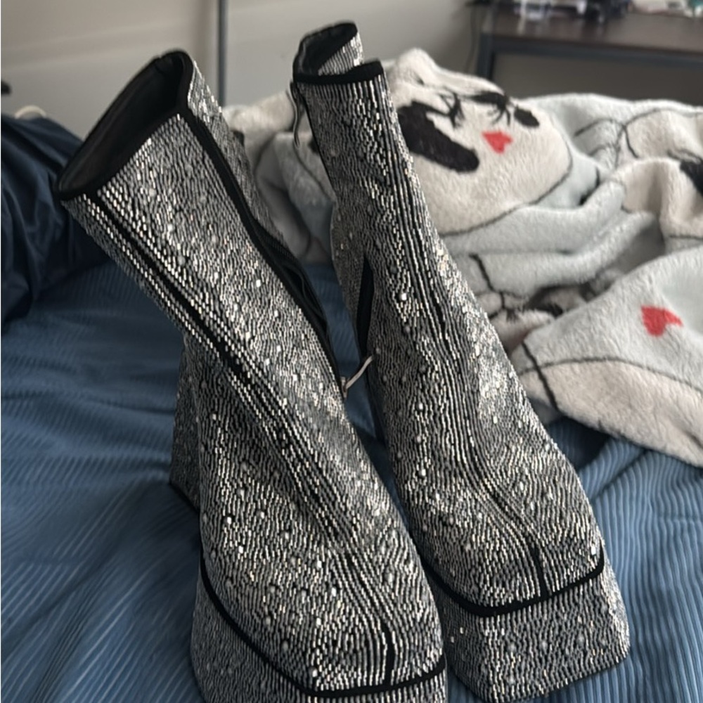 Cute Rhinestone boots. - Picture 5 of 7